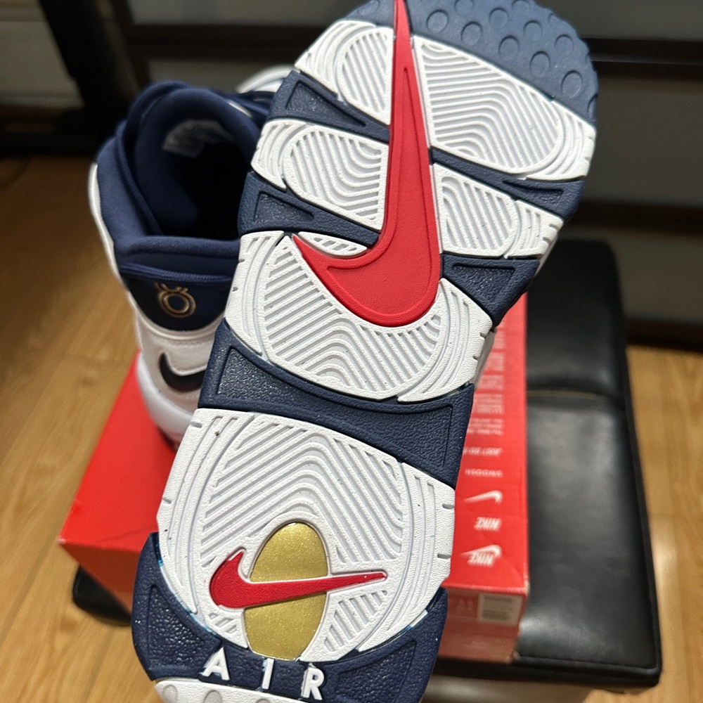 Nike Air Uptempo Navy and White Athletic Shoes - Picture 5 of 6